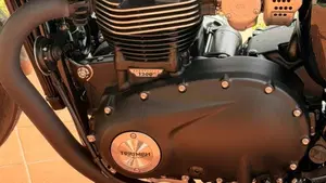 Triumph Bonneville T120 Black (2021 - 25)  (10)