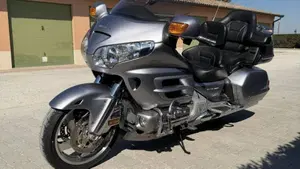 Honda GL 1800 Gold Wing (2007 - 11)  (2)