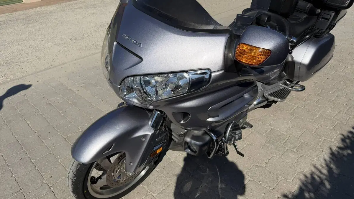 Honda GL 1800 Gold Wing (2007 - 11)  (3)