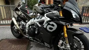 Aprilia Tuono V4 Factory (2019 - 20)  (8)