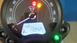 Triumph Speed Twin 900 Chrome Edition (2023)  (4)