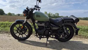 Royal Enfield Meteor 350 (2021 - 26)  (2)