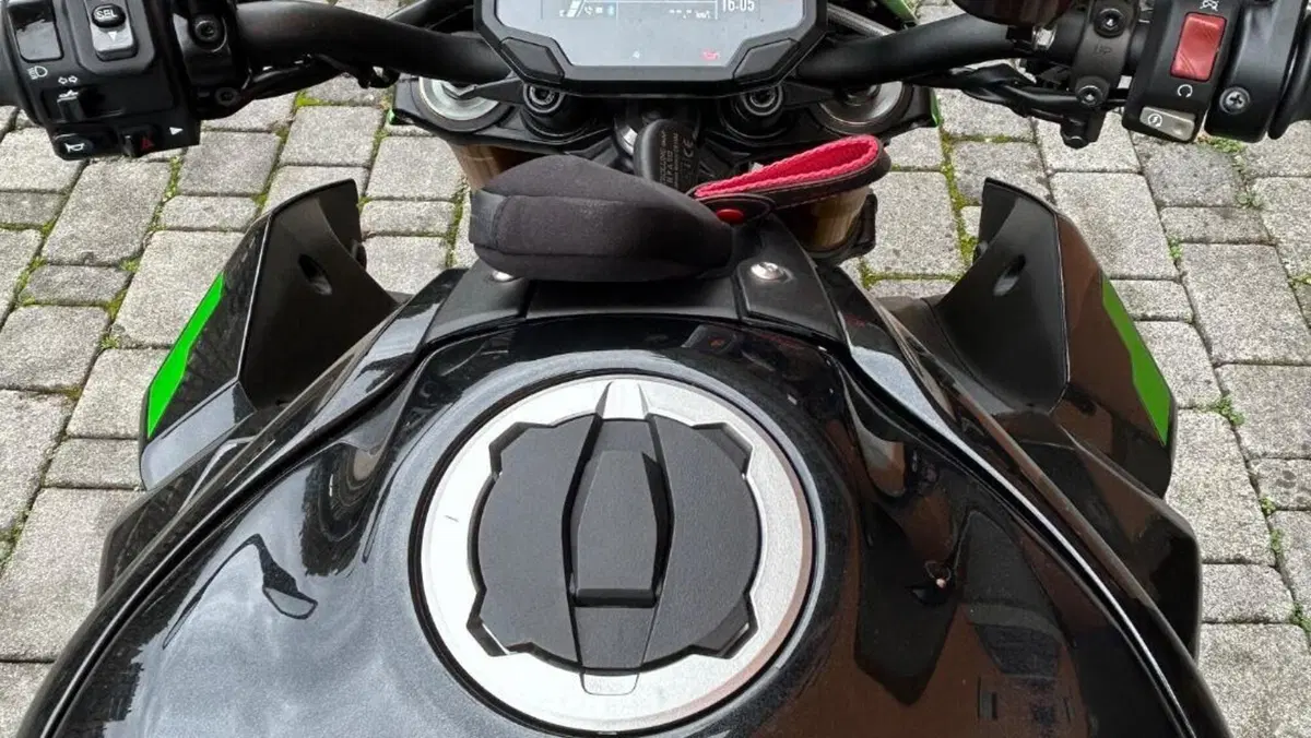 Kawasaki Z 900 SE (2022 - 24)  (7)