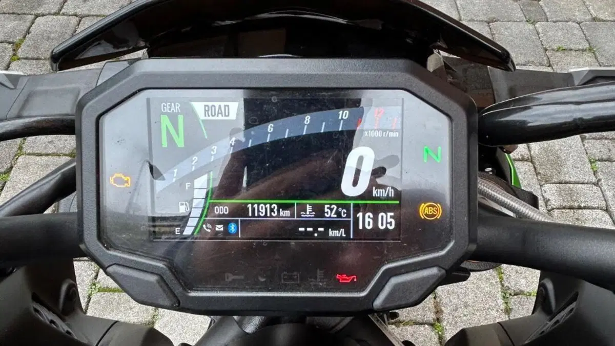 Kawasaki Z 900 SE (2022 - 24)  (8)
