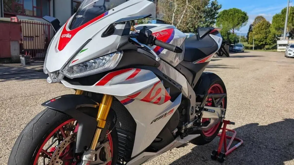 Aprilia RSV4 1100 Factory Speed White (2023 - 24)  (5)