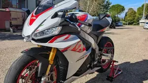 Aprilia RSV4 1100 Factory Speed White (2023 - 24)  (5)