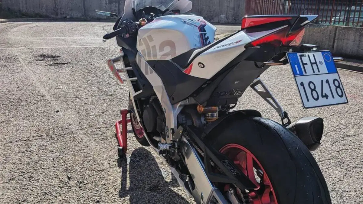Aprilia RSV4 1100 Factory Speed White (2023 - 24)  (8)