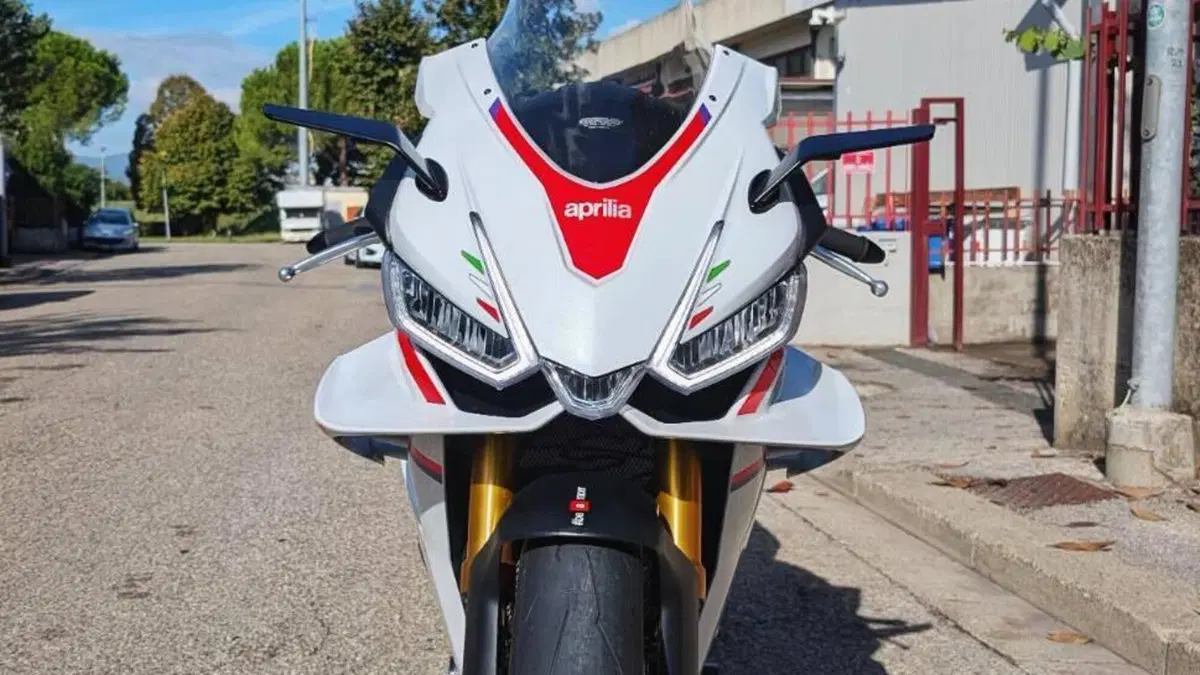 Aprilia RSV4 1100 Factory Speed White (2023 - 24)  (9)