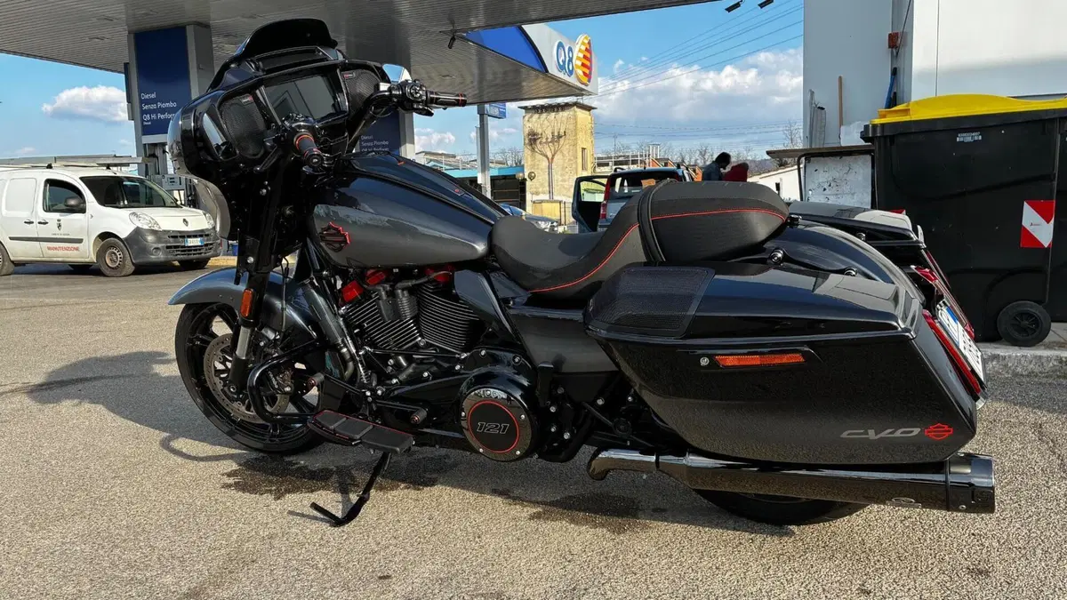 Harley-Davidson CVO Street Glide (2025)  (4)