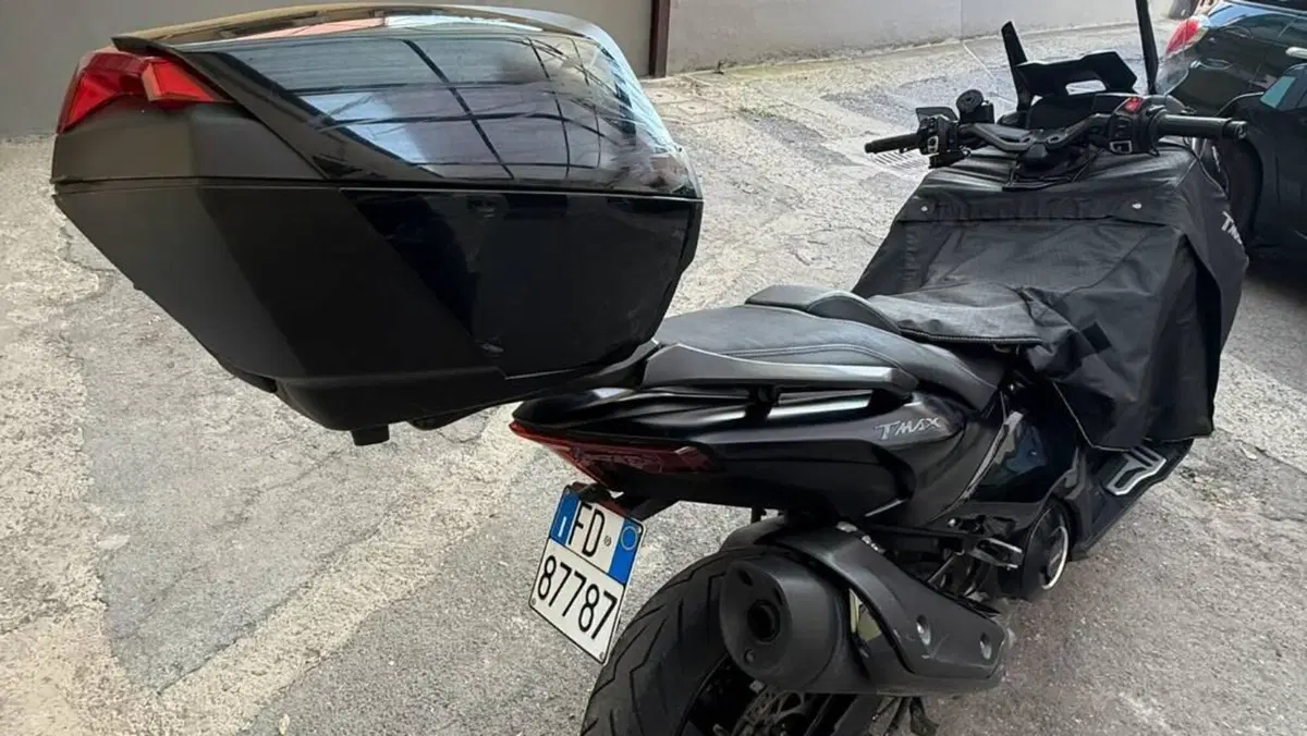 Yamaha T-Max 560 Tech Max (2022 - 24)  (2)