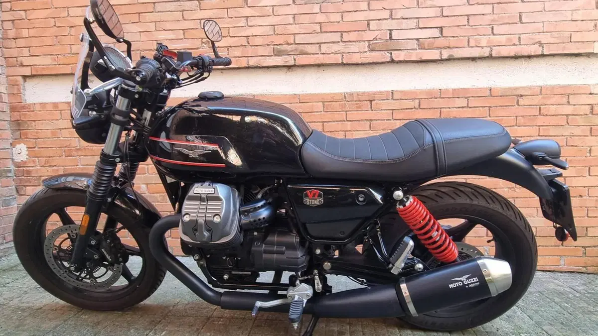 Moto Guzzi V7 Stone Special Edition (2022 - 25)  (2)