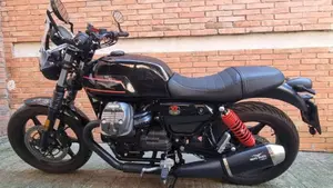 Moto Guzzi V7 Stone Special Edition (2022 - 25)  (2)