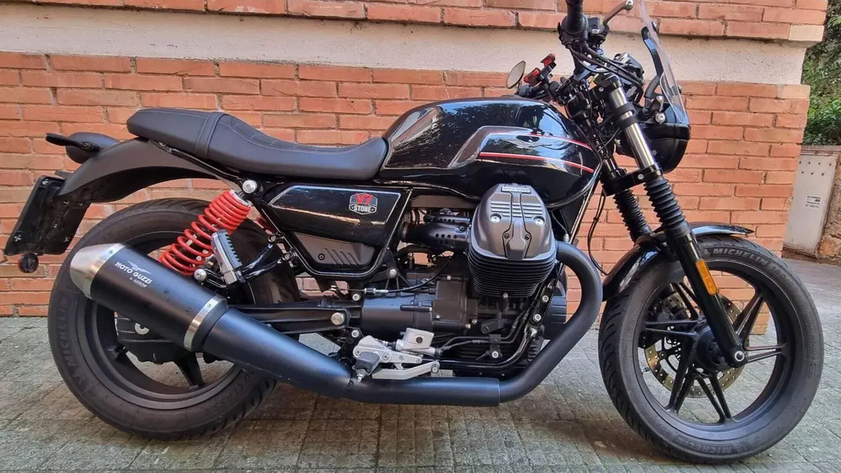 Moto Guzzi V7 Stone Special Edition (2022 - 25)  (3)