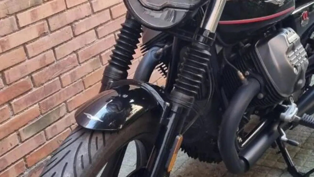 Moto Guzzi V7 Stone Special Edition (2022 - 25)  (4)