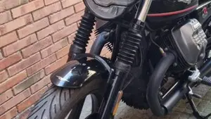 Moto Guzzi V7 Stone Special Edition (2022 - 25)  (4)