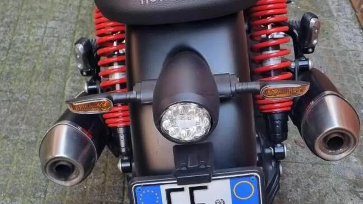 Moto Guzzi V7 Stone Special Edition (2022 - 25)  (5)