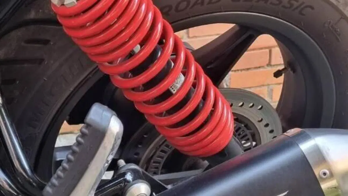 Moto Guzzi V7 Stone Special Edition (2022 - 25)  (6)