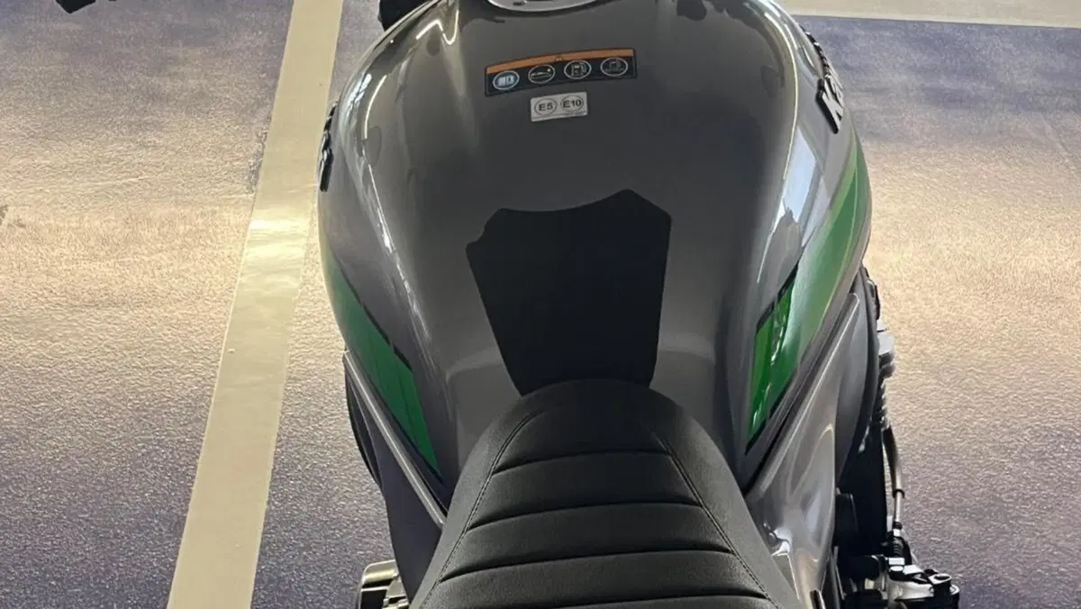 Kawasaki Z 900 RS Cafe (2022)  (4)