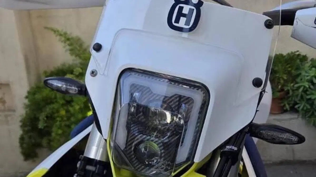Husqvarna 701 Enduro (2020)  (2)