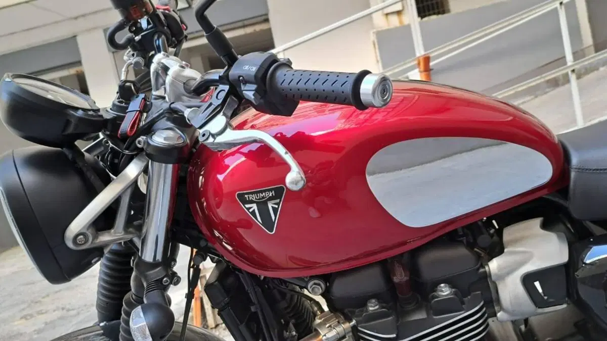 Triumph Street Twin EC1 Special Edition (2022 - 23)  (2)