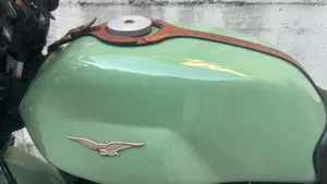 Moto Guzzi V7 Stone Centenario (2021 - 22)  (2)
