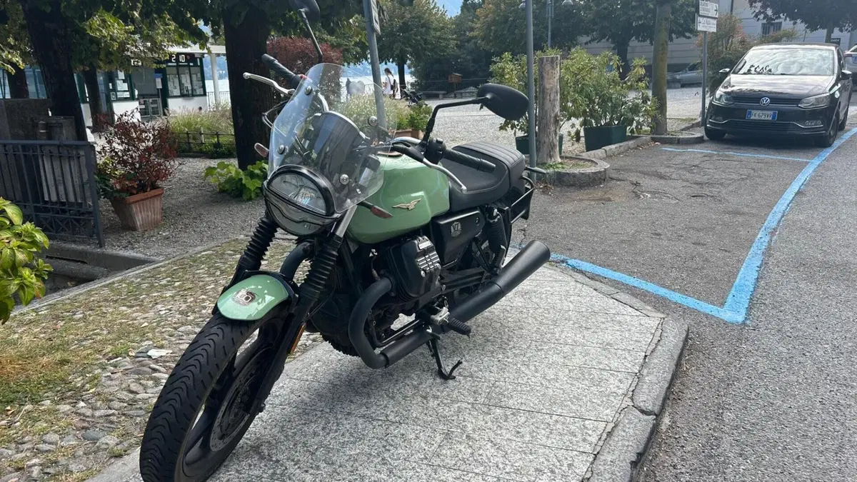 Moto Guzzi V7 Stone Centenario (2021 - 22)  (8)