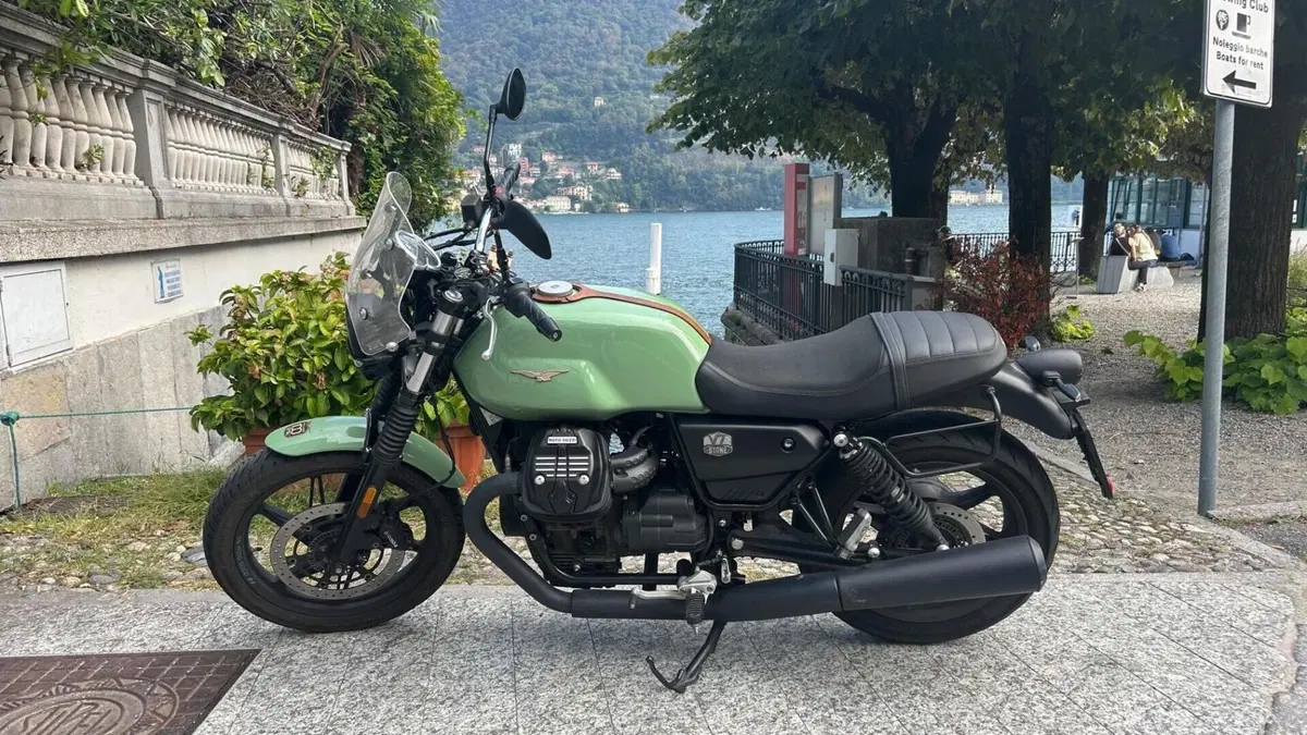 Moto Guzzi V7 Stone Centenario (2021 - 22)  (9)