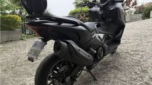 Yamaha T-Max 560 Tech Max (2025 - 26)  (4)