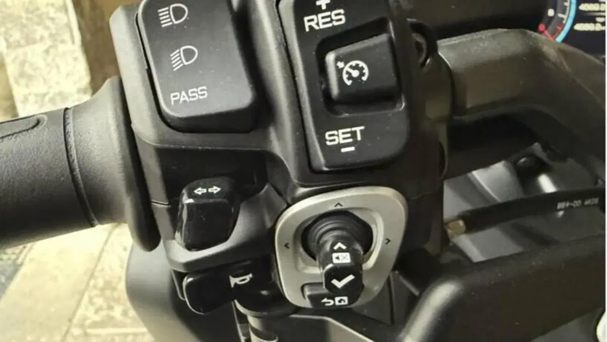 Yamaha T-Max 560 Tech Max (2025 - 26)  (8)
