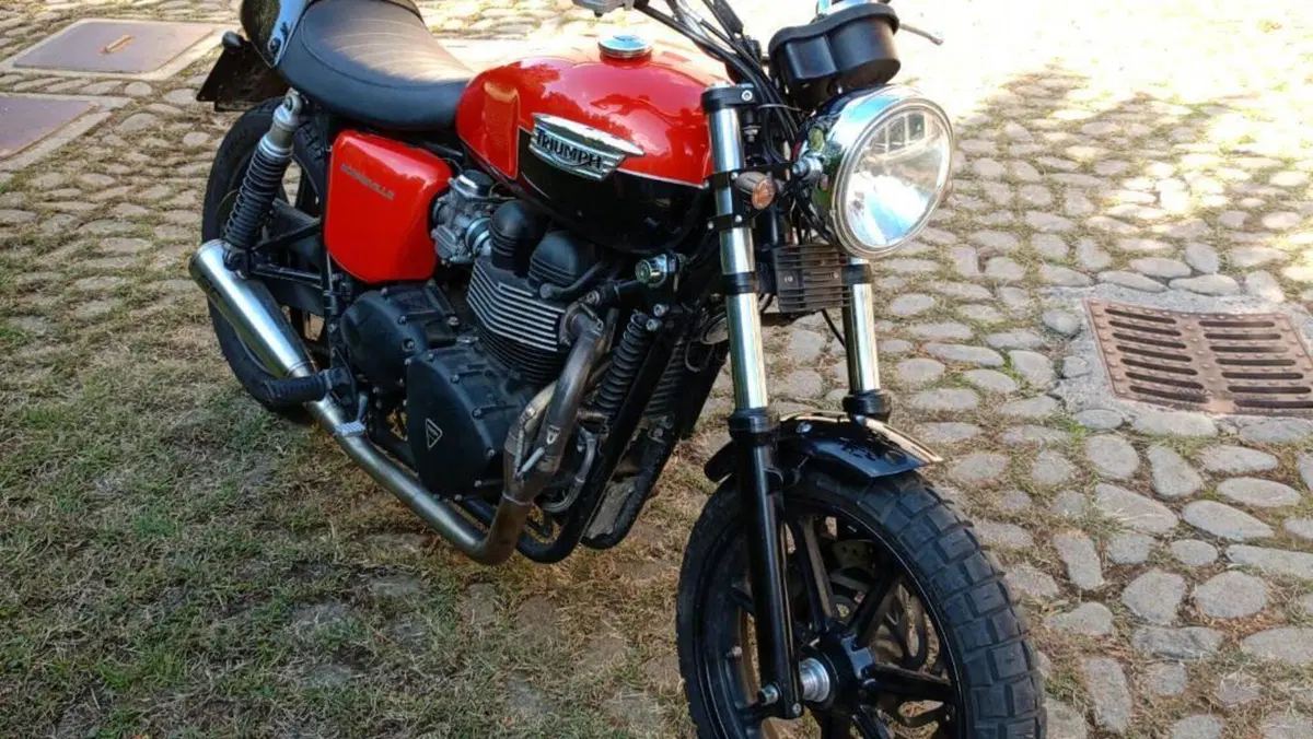 Triumph Bonneville SE (2009 - 13)  (2)