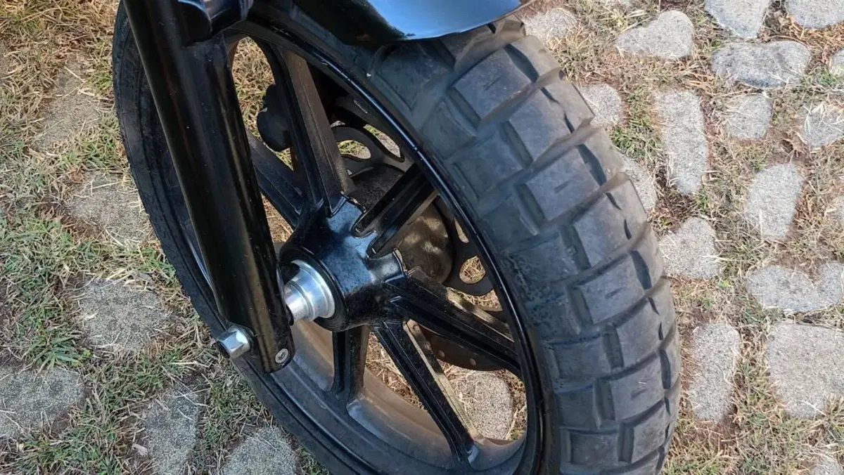 Triumph Bonneville SE (2009 - 13)  (11)
