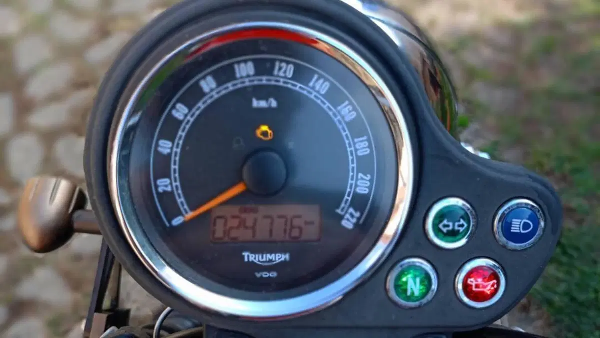 Triumph Bonneville SE (2009 - 13)  (20)