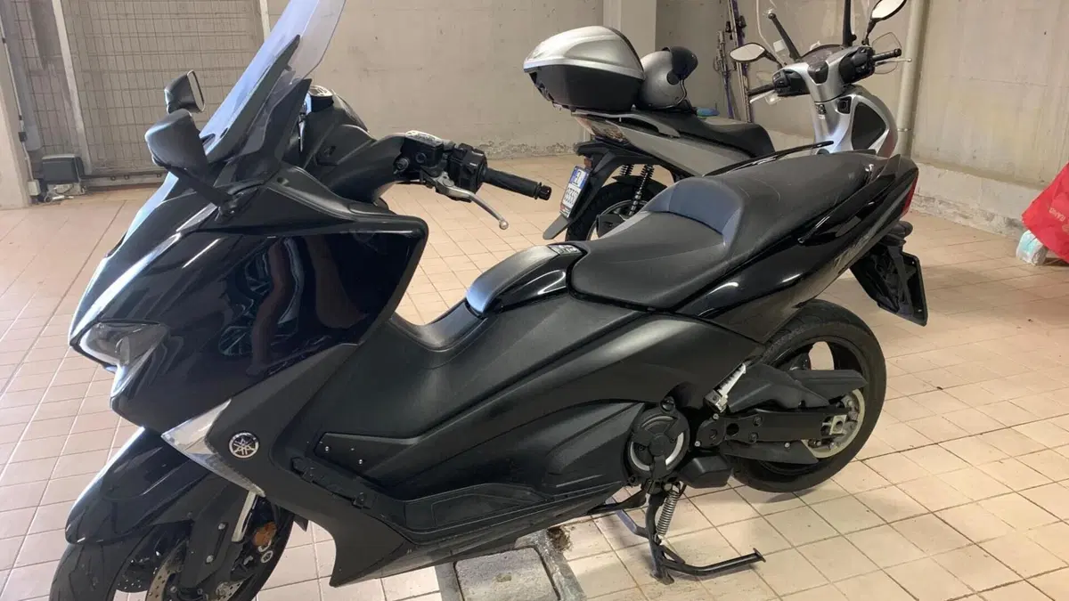 Yamaha T-Max 530 DX (2017 - 19)  (2)