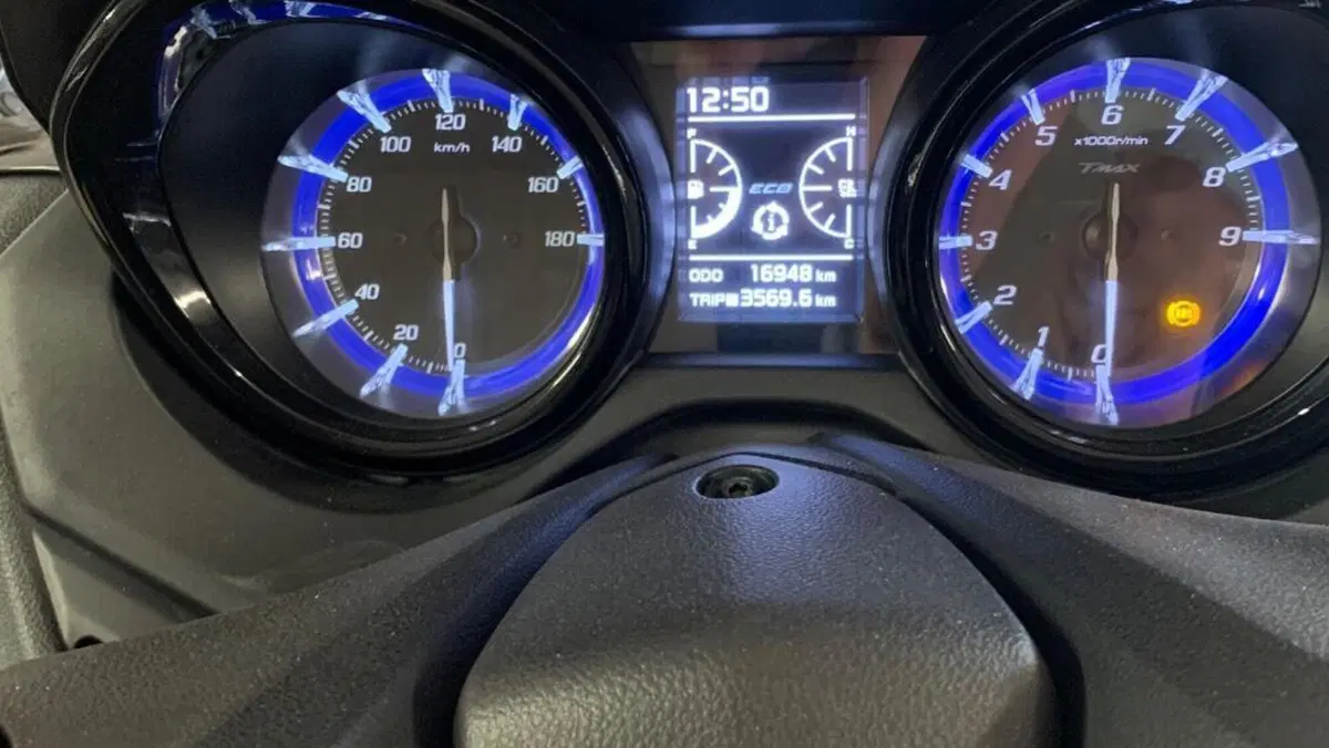 Yamaha T-Max 530 DX (2017 - 19)  (5)
