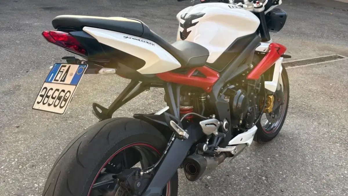 Triumph Street Triple R (2013 - 14)  (2)