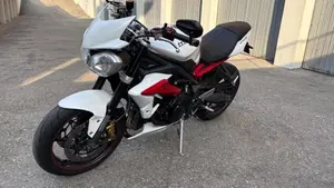 Triumph Street Triple R (2013 - 14)  (3)