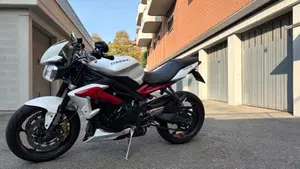 Triumph Street Triple R (2013 - 14)  (6)