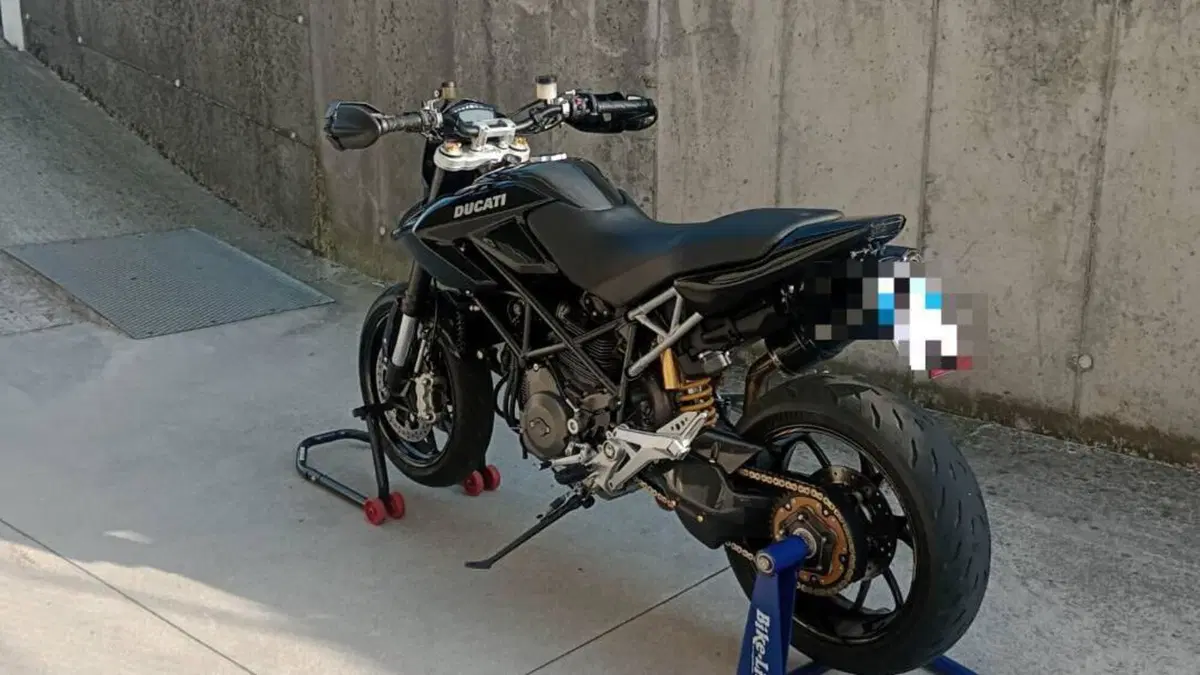 Ducati Hypermotard 1100 EVO (2010 - 12)  (3)