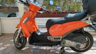 Aprilia Scarabeo 250 (2006 - 11) usata