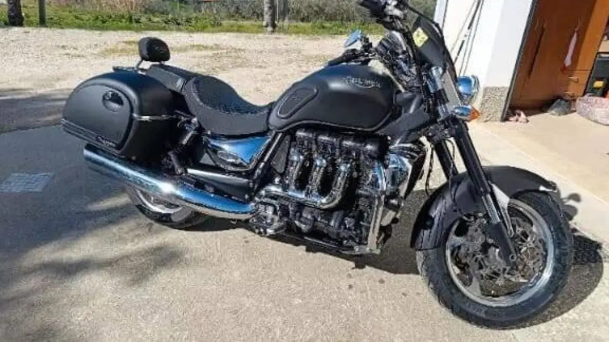 Triumph Rocket 3 Roadster ABS (2010 - 17)  (2)