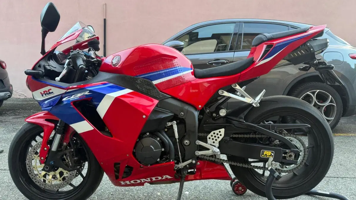 Honda CBR 600 RR (2024 - 26)  (2)