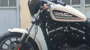 Harley-Davidson 883 R (2008 - 16) - XL 883R  (2)