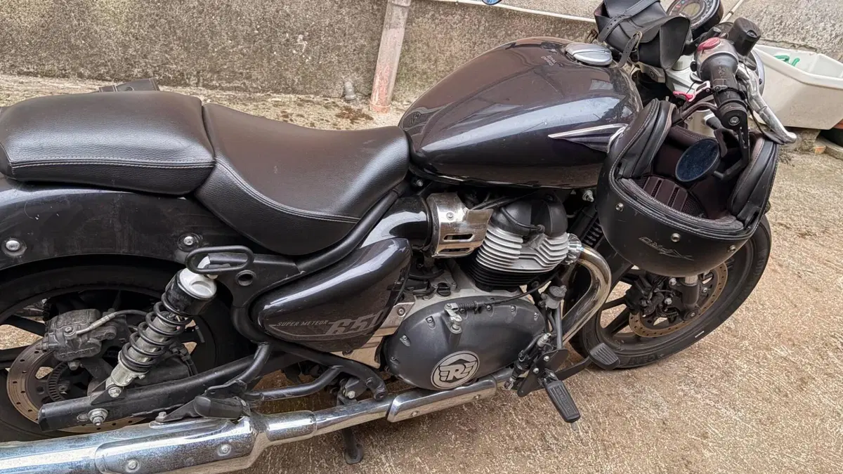 Royal Enfield Super Meteor 650 (2023 - 26)  (3)