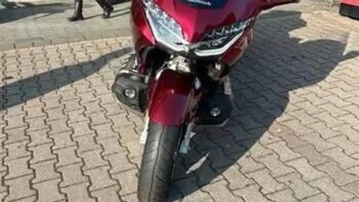 Honda GL 1800 Gold Wing Tour (2020)  (2)