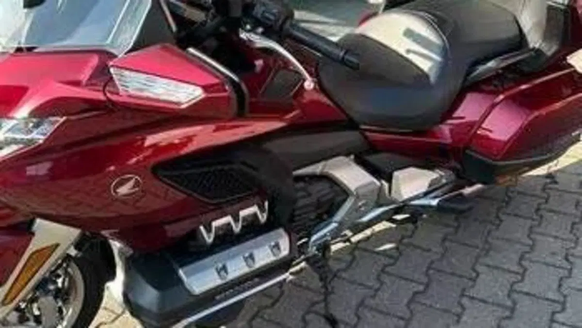 Honda GL 1800 Gold Wing Tour (2020)  (3)