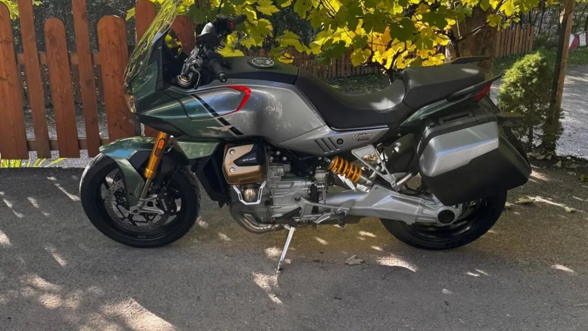 Moto Guzzi V100 Mandello (2022 - 24)  (2)