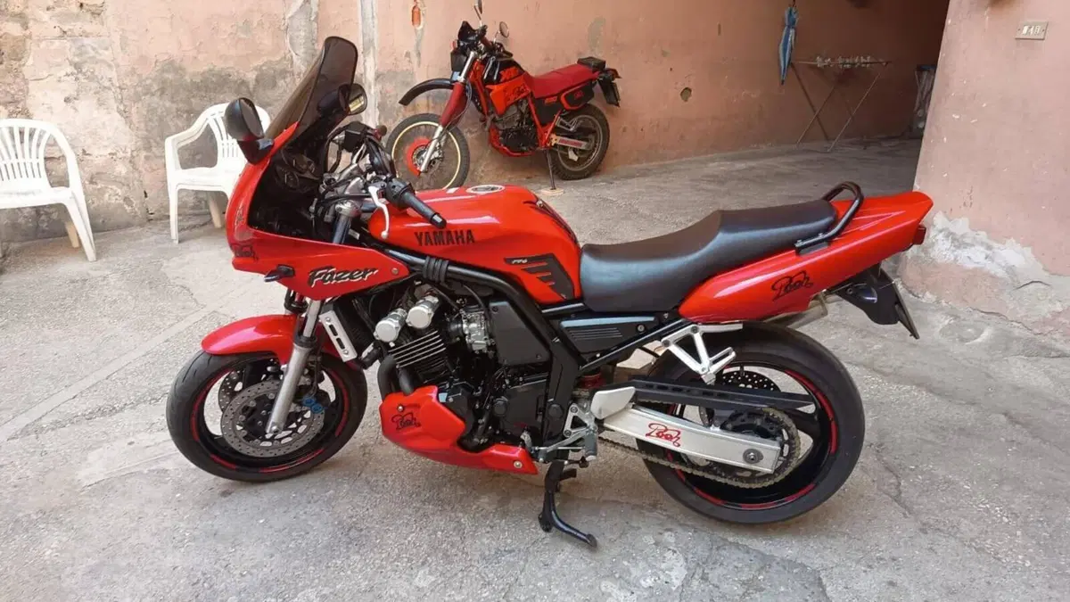 Yamaha FZS 600 Fazer (1998 - 01)  (2)