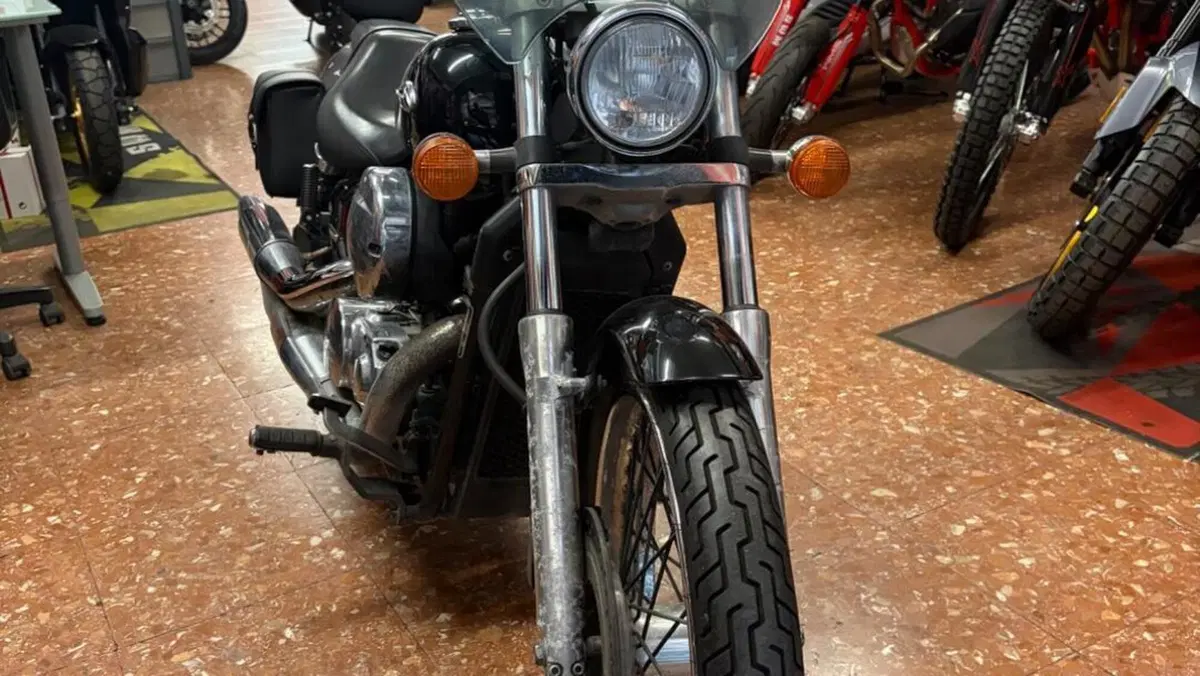 Honda VT 750 C Shadow Classic  (2)