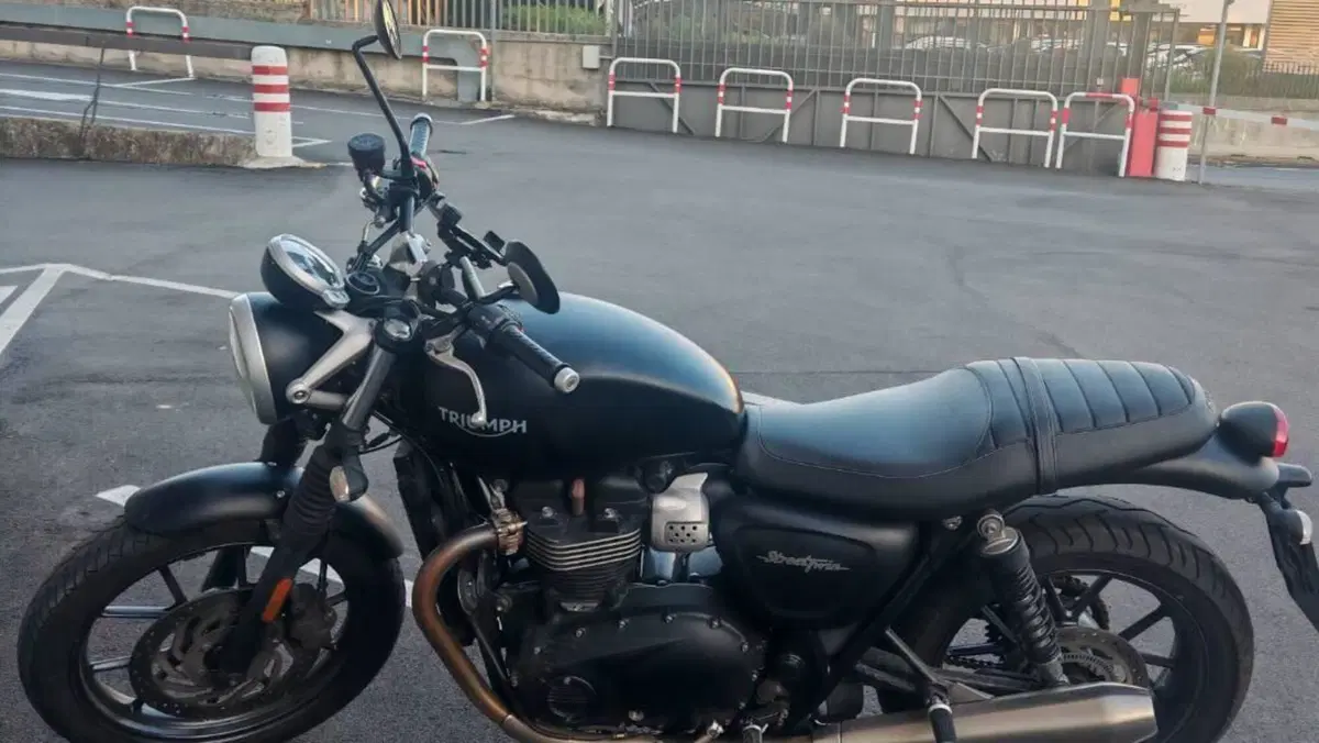 Triumph Street Twin 900 (2017 - 18)  (2)