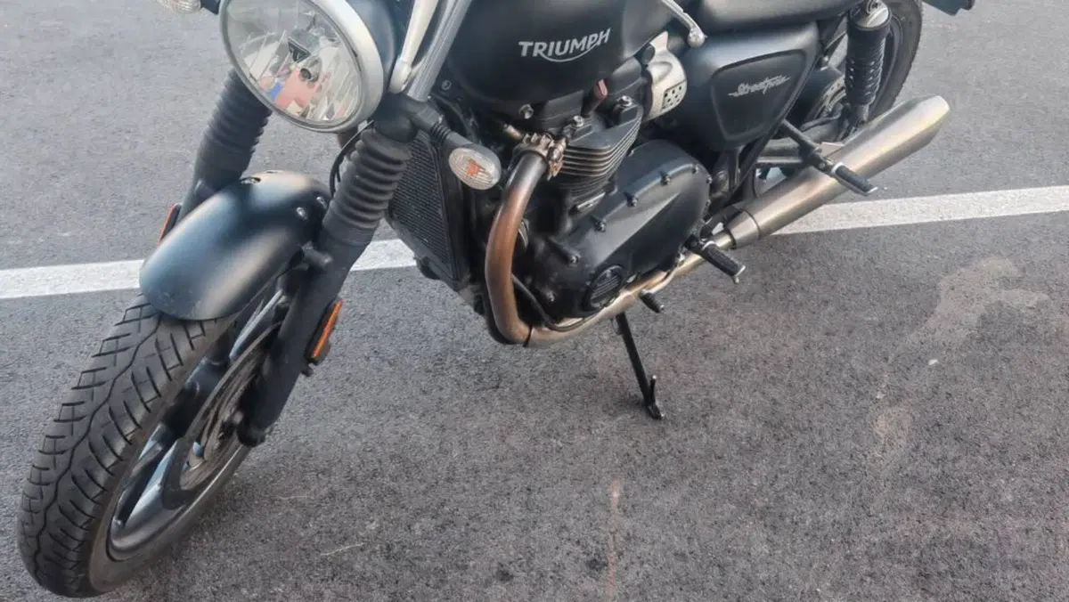 Triumph Street Twin 900 (2017 - 18)  (3)